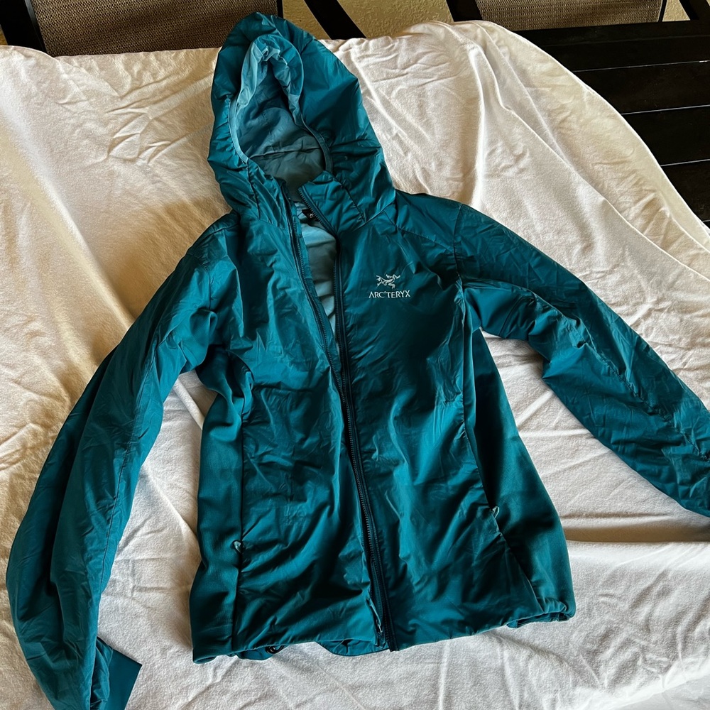 Arcteryx Atom LT hoodie color reflection